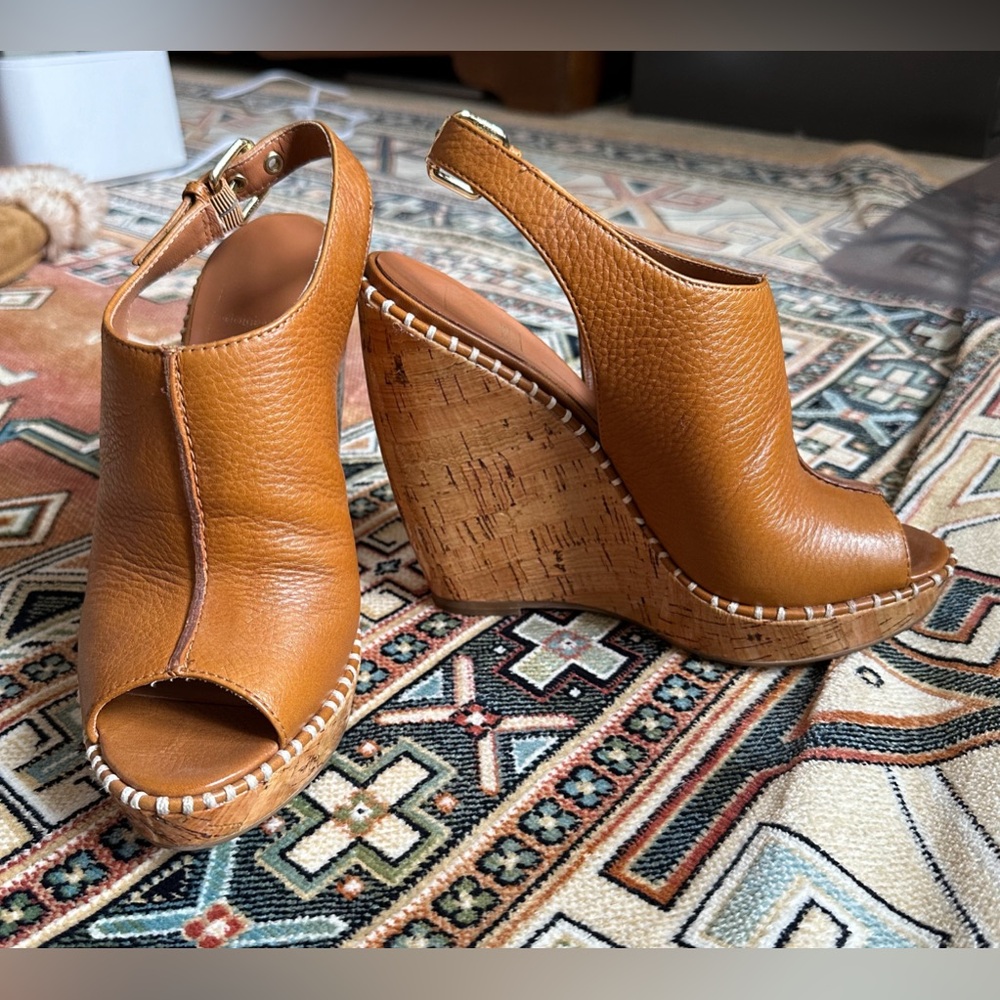 DOLCE VITA SIZE 6 open toe wedge